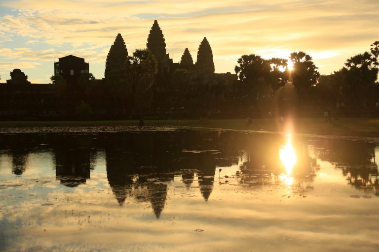 お手軽に満喫！半日アンコールワット観光ツアーのご紹介